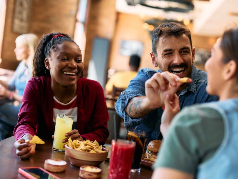 friends eatings chips